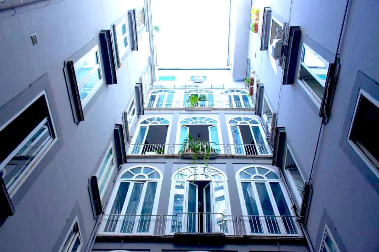 فندق Around Toledo نابولي المظهر الخارجي الصورة